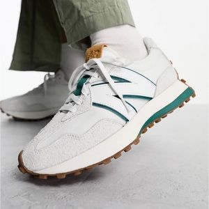 New Balance 327 women’s sneakers